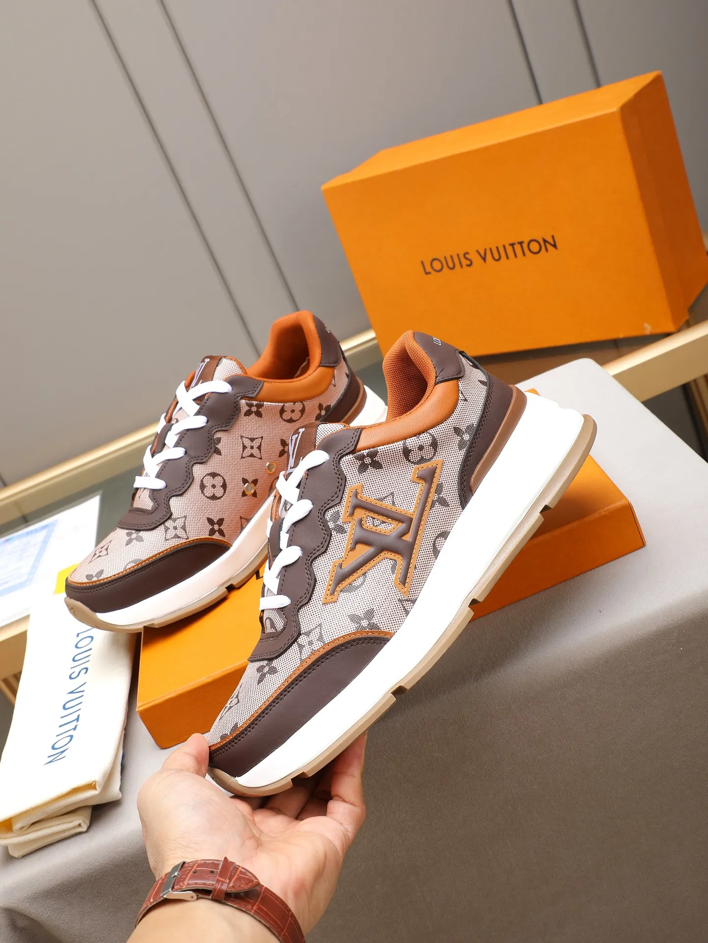Men's shoes 💰460 Brand: LOUIS VUITTON Louis Vuitton LV Size: 38 39 40 41 42 43 44 (45 customized) Fabric: original cowhide cowhide 🔸Inside of: mesh 🔺Sole: counter foam outsole